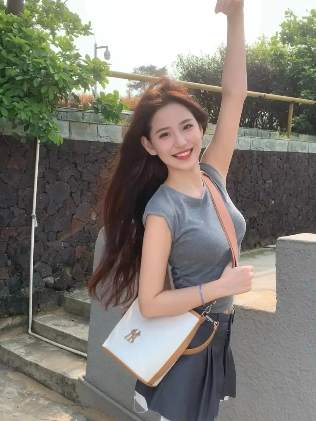 背面向き海に向かう